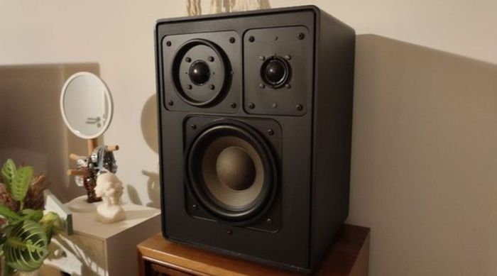RFT B9271 CORONA, 3 way bookshelf speakers. Germany. Like Grundig.