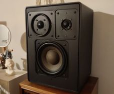 RFT B9271 CORONA, 3 way bookshelf speakers. Germany. Like Grundig.
