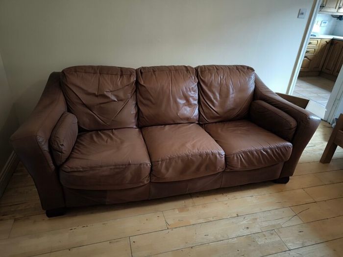 3 seater leath sofa
