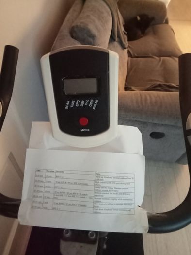 Speed exercise bike with floor mat