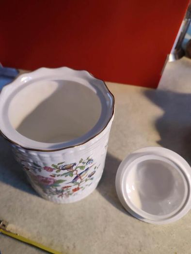 Aynsley Biscuit Barrel Pembroke Design IN Perfect condition.