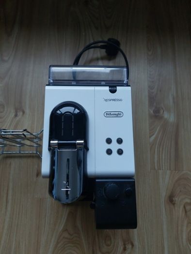 coffee machine and pod holder