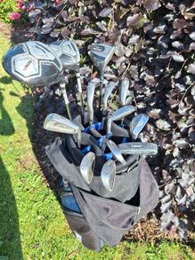 Golf clubs. Full starter set and bag.