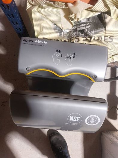 Hand dryer