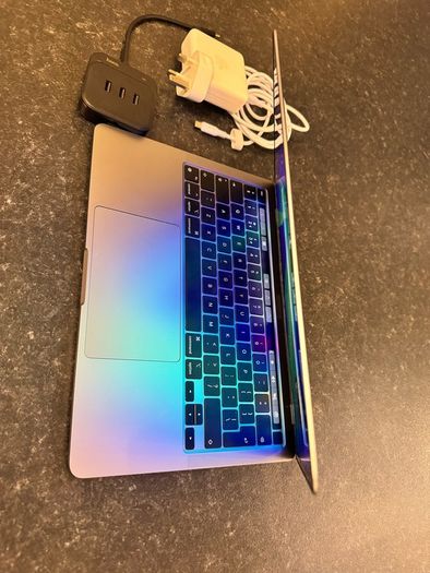 2022 M2 Chip MacBook PRO Retina display Mint condition