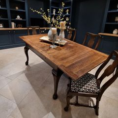 Stunning Extendable Table & 4 Chairs