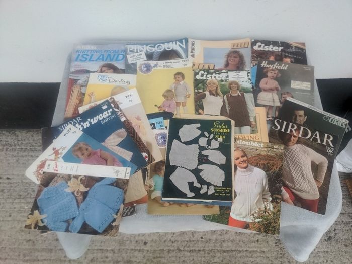 Knitting booklets and magazines