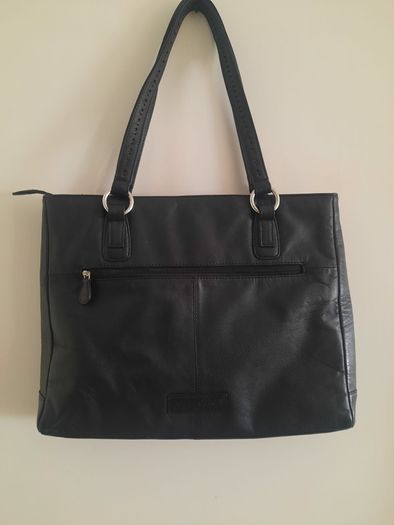 Debenhams genuine black leather handbag in very good condition see last three photos for exact measurements and condition etc FREE TRACKED POSTAGE INCLUDED