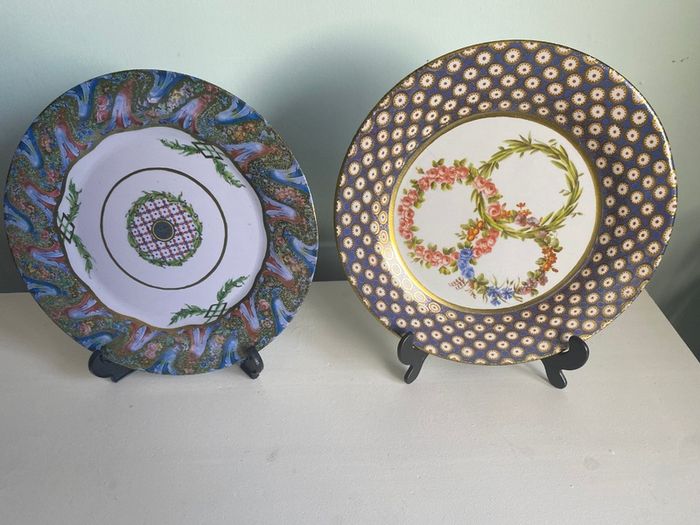 Reproduction serves tin plates