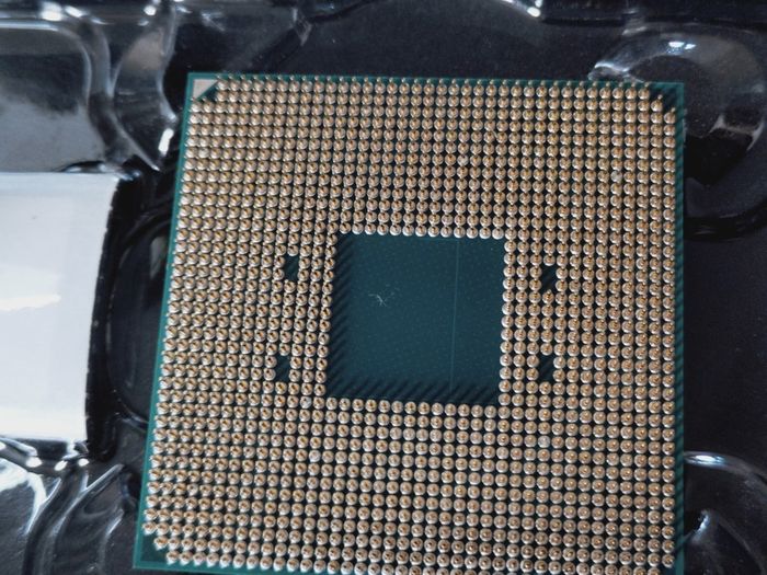 Ryzen 3900 AM4 processor with original box and cooler