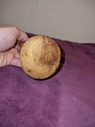 Carved praying lady statue