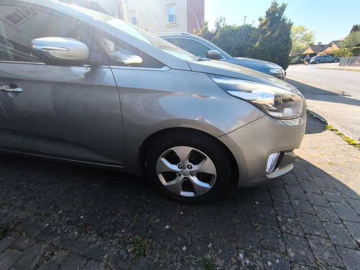 2014 Kia Carens