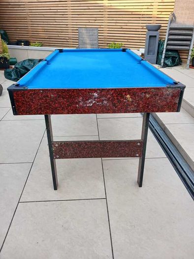 Pool table