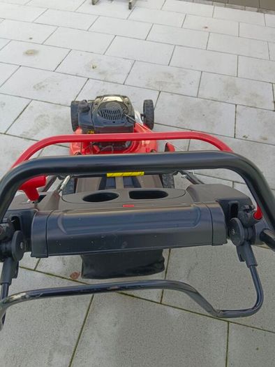 Prolawn self drive lawnmower with Briggs and stratton engin 625 series and 21 inch cut steel body in excellent working condition which starts first pull