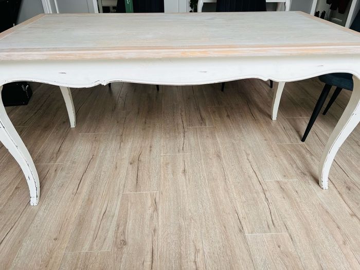 Laurence Llewelyn Bowen shabby chic Dining table