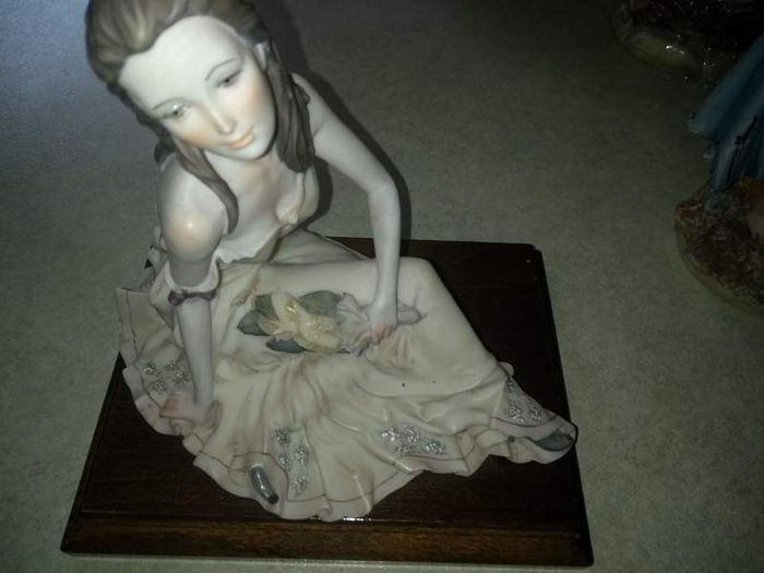 Italian Capodimonte figurine Dear 1987 by BELCAIR of seated lady.