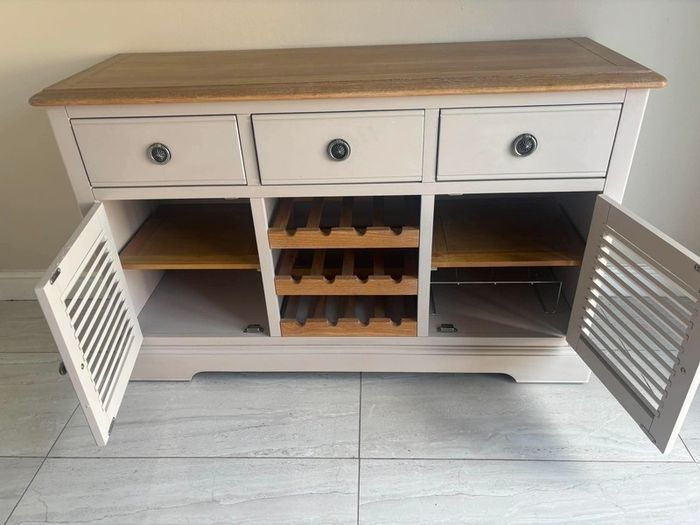 Kitchen Table & Chairs plus Side Unit