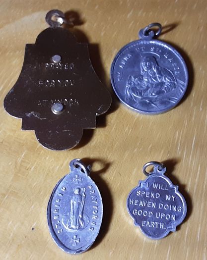group of  four vintage religious medals (g), tub 3