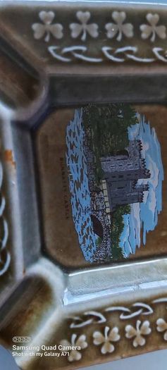 irish made porcelain wade ashtray,,prefect condition see the pictures for condition,buyer collects or pays postage thank you ,bunratty Castle picture insert ,