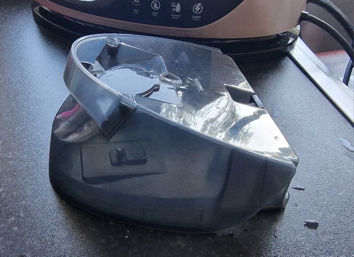 Tower Ceraglide 2700W Steam Generator Iron
