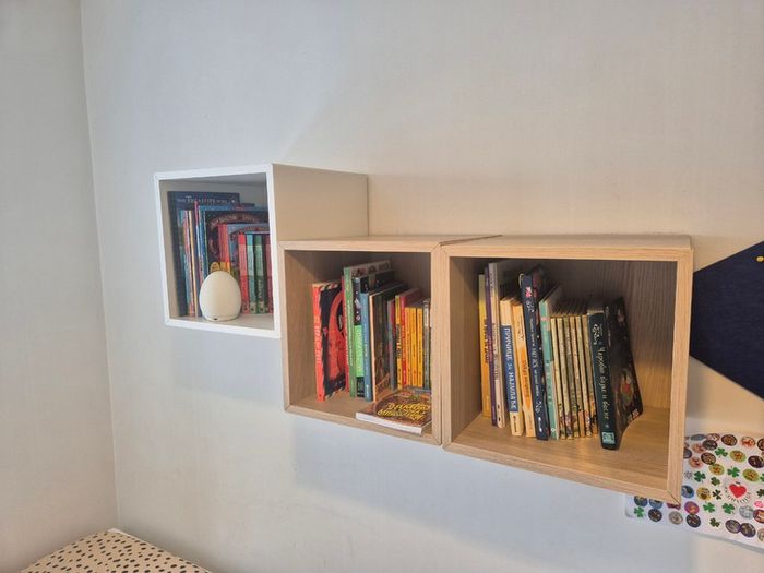 3x Wall-mounted Shelving Unit