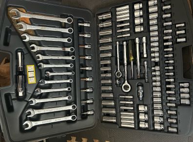 Stanley socket and wrench tool set