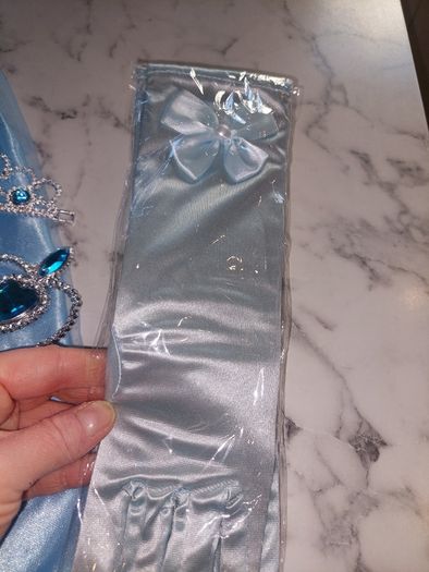 Girls costume Princess ( cinderella style) age 6 to 8