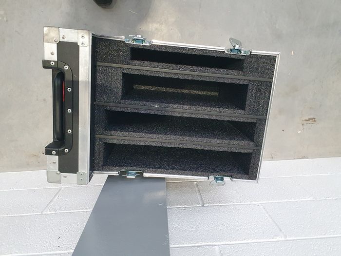 Flight case on wheels  with  Retractable handle