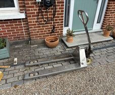 Pallet truck