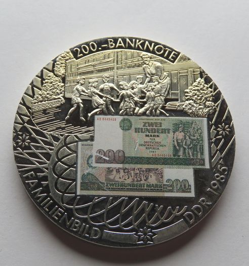 Antique German banknotes & commemorative bank note coins in wood case