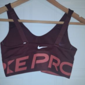 Nike pro sports bra