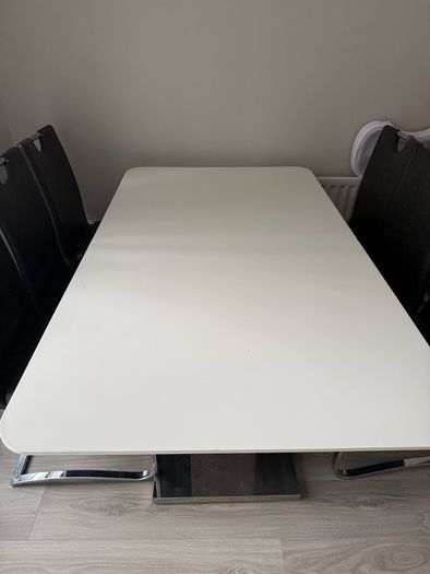 Table and chairs for sale