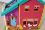Polly Pocket Magnetic House + small doll