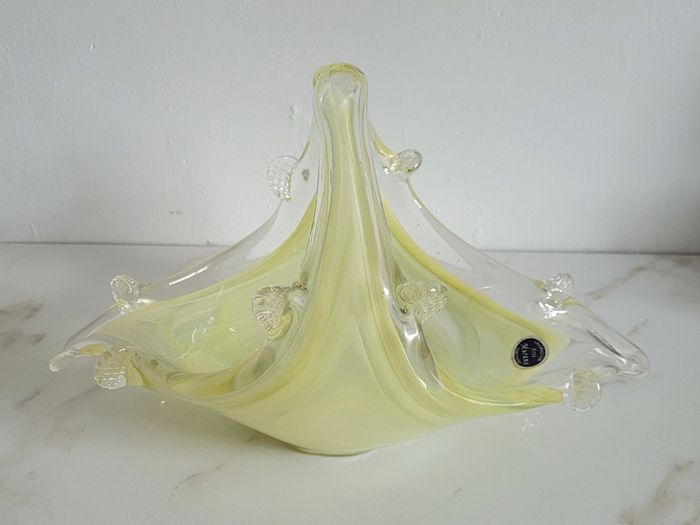 Art glass bowl