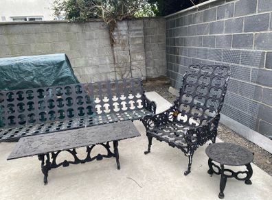 6 seater wrought iron set with a table and 2x side tables