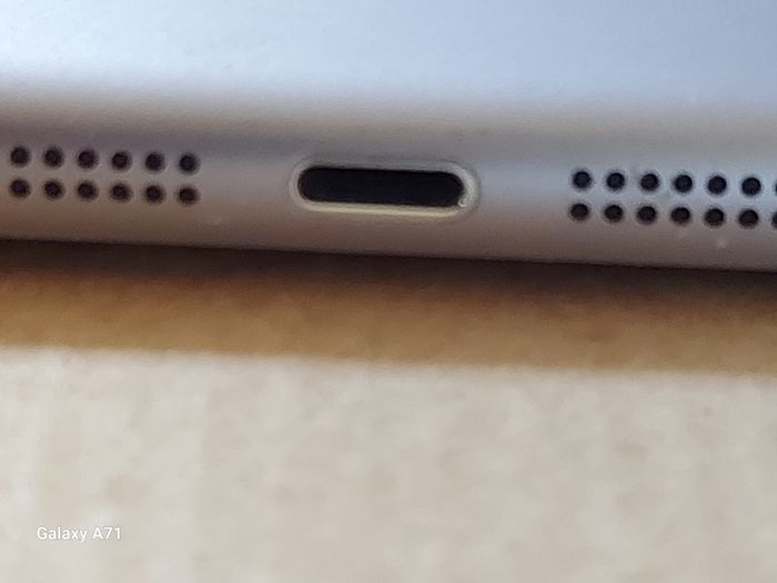 Apple Ipad Air 1st, 16GB, Space Grey, 89% Battery Life, Activation Lock, in excellent cosmetic condition