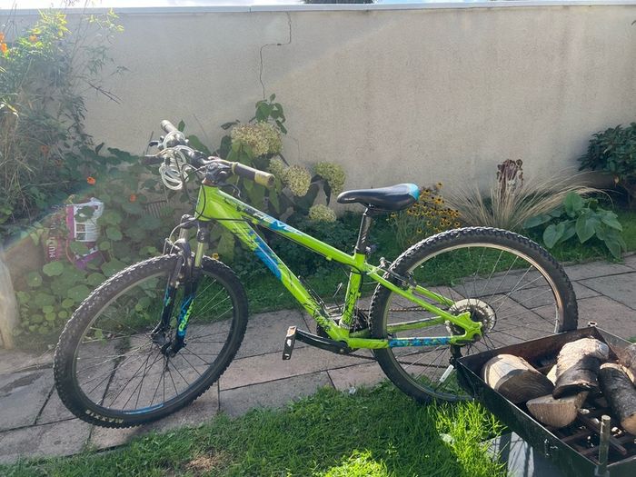 Giant Revel Mountain Bike, 26" Wheels, Lime Green