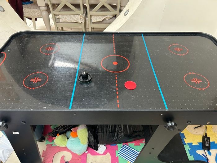 Air hockey table