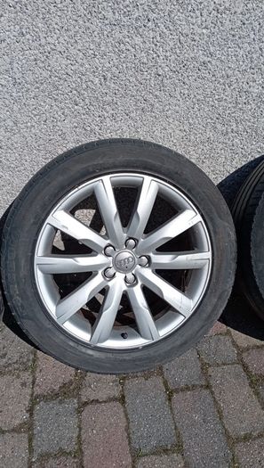 Set of 4  x 19 inch alloy wheels of an Audi  Q5