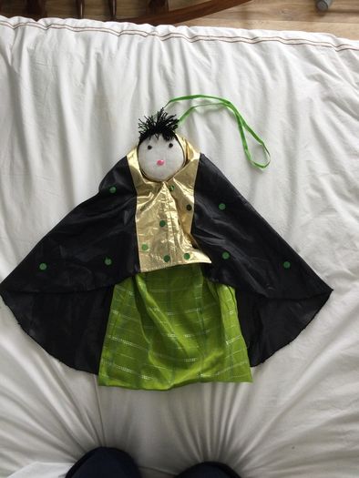 Arabic pyjamas holder