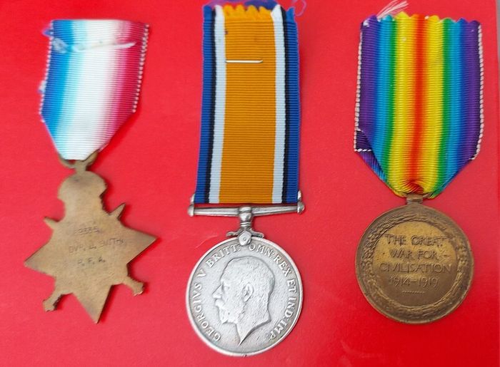 Ww1 1914 Trio Of  Medals And Photo Of J.Smith R.F.A. and his Sweetheart