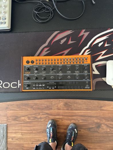 Behringer CRAVE Semi Modular Analogue Synth