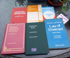 6 x law books, hard and paper backs, D18 post 7e