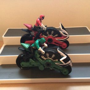 2 Power Ranger super Samurai bikes and riders