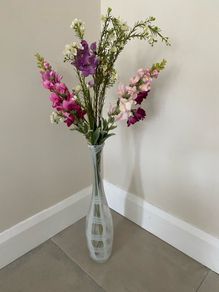 Glass Sia Vase - With Artificial Flowers
