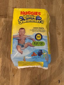 Disposable swim nappies