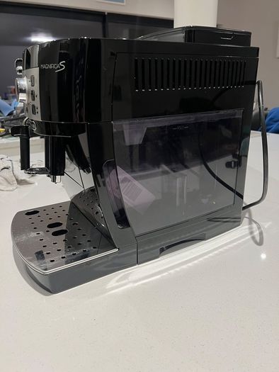 DeLonghi Magnifica Coffee Machine