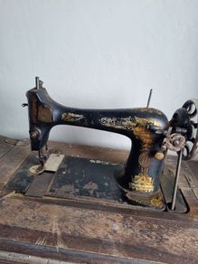 Antique furniture -vintage sewing machine trunk,Mantlepiece