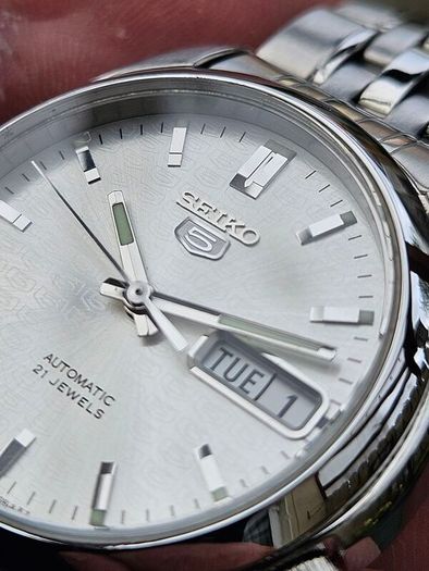 Watch Seiko 5 Automatic.