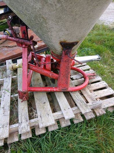 Cashel Bale Stacker & Vicon Shaker